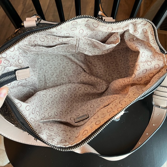 Guess Purse - Picture 5 of 6